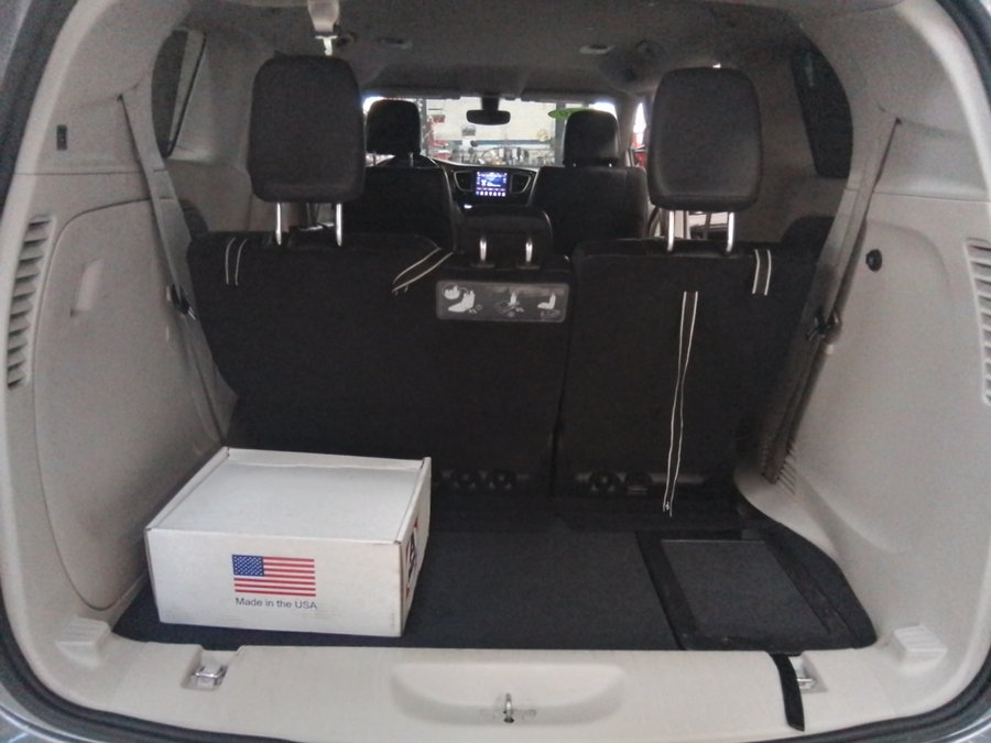 Silver Chrysler Pacifica image number 19