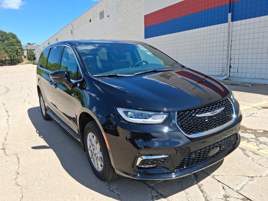 Número de imagen Chrysler Pacifica negro 2