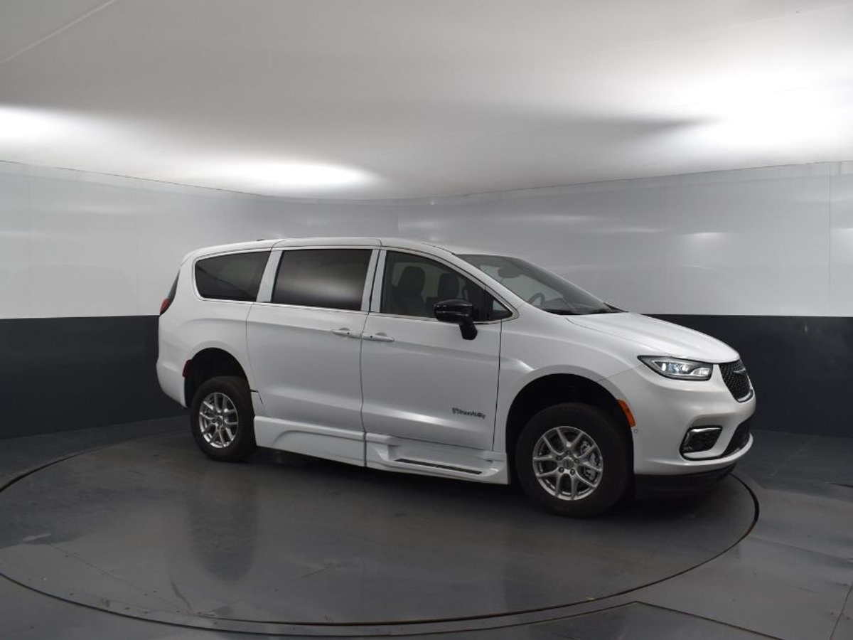 2025 CHRYSLER PACIFICA - Image 18