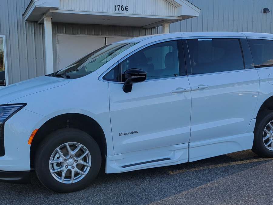 White Chrysler Pacifica image number 2