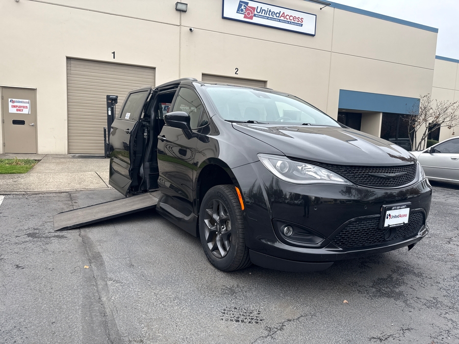 Used 2020 Chrysler Pacifica L - VMI Side Entry Entry In Floor Automatic Ramp