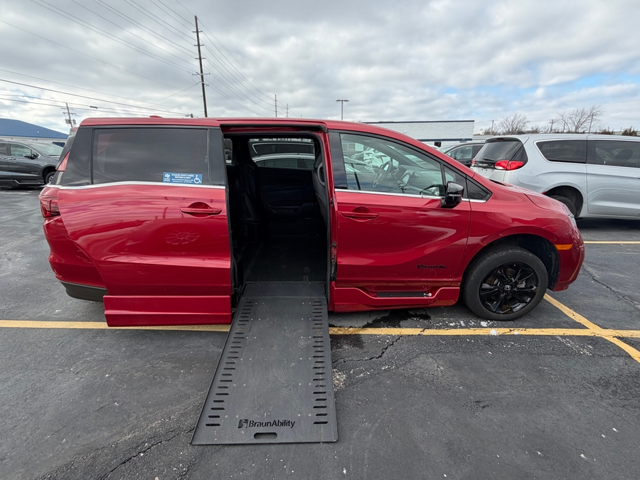 Used 2023 Honda Odyssey Sport - BraunAbility Side Entry Entry In Floor Automatic Ramp