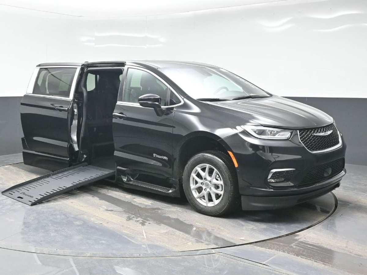 Black Chrysler Pacifica with Side Entry Automatic Fold Out ramp