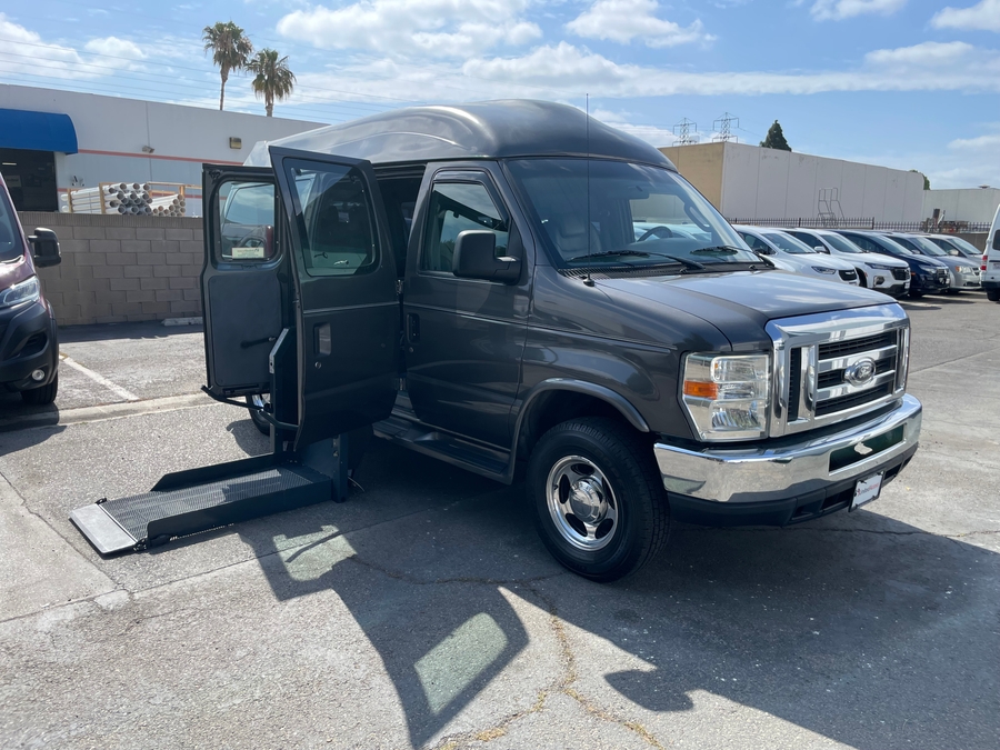 Used 2008 Ford E-Series E250 - OTH Side Entry Entry Lift Automatic Ramp