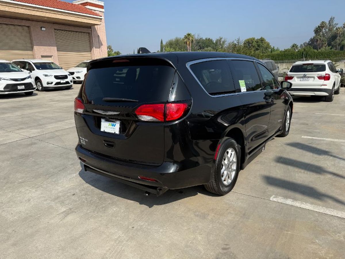 2022 CHRYSLER VOYAGER - Image 2