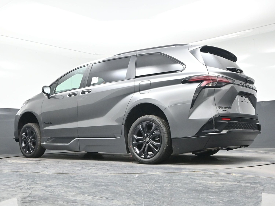 New 2026 Toyota Sienna Hybrid XSE Sport - BraunAbility Side Entry Entry Fold Out Automatic Ramp