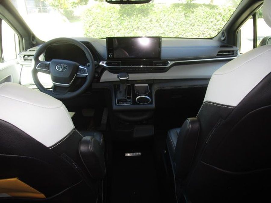 New 2025 Toyota Sienna Hybrid XSE Sport - VMI Side Entry Entry In Floor Automatic Ramp