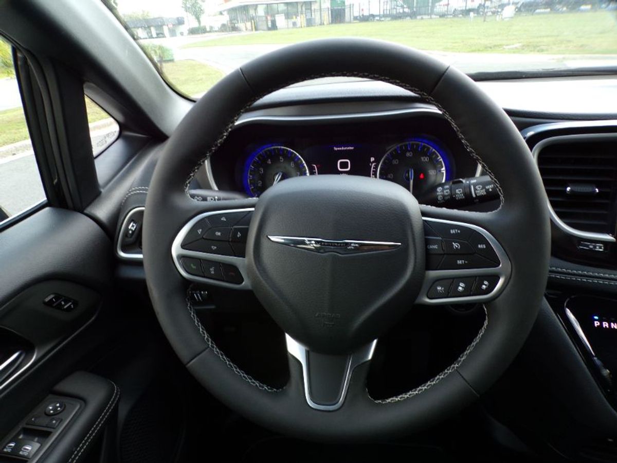 2025 CHRYSLER PACIFICA - Image 22