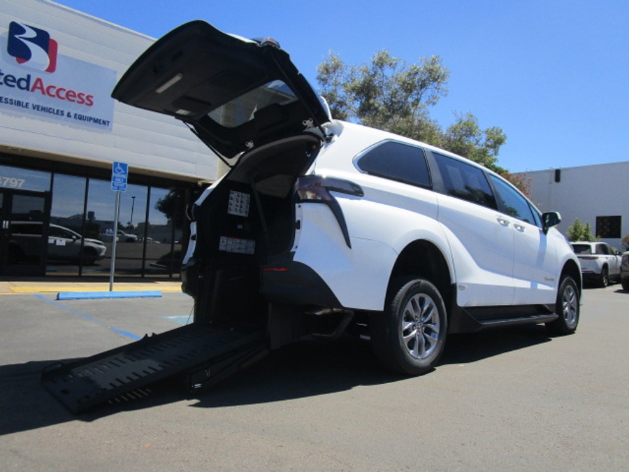 New 2025 Toyota Sienna Hybrid LE - BraunAbility Commercial Rear Entry Entry Fold Out Manual Ramp
