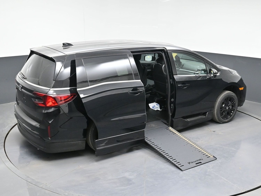 Black Honda Odyssey image number 22