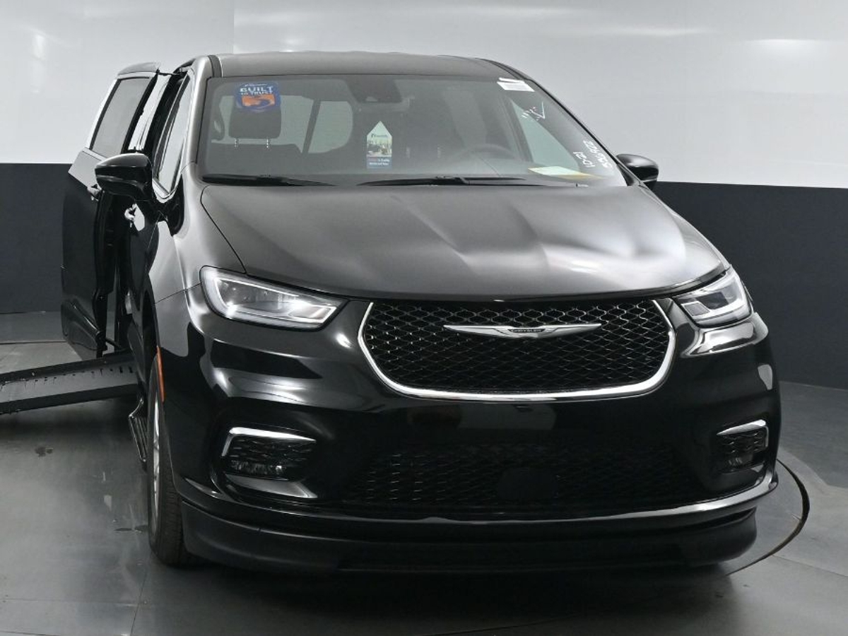 2025 CHRYSLER PACIFICA - Image 2
