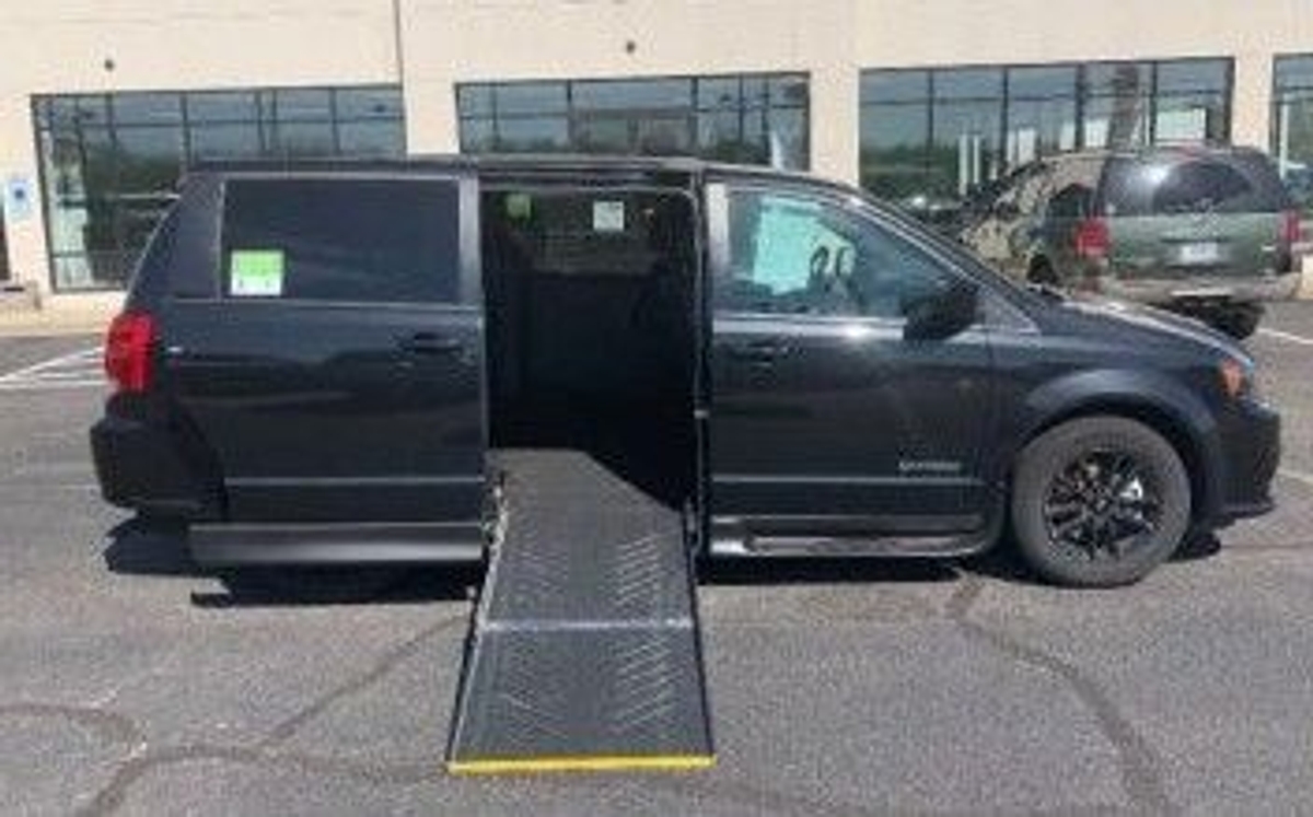 2019 DODGE GRAND CARAVAN - Image 1