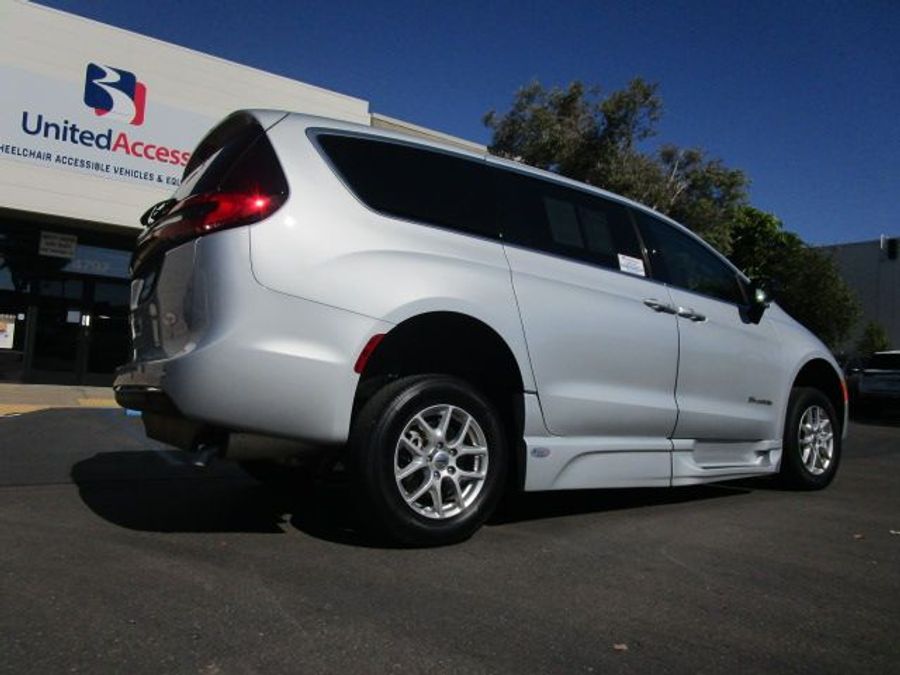 Used 2024 Chrysler Pacifica Touring L - BraunAbility Side Entry Entry Fold Out Automatic Ramp
