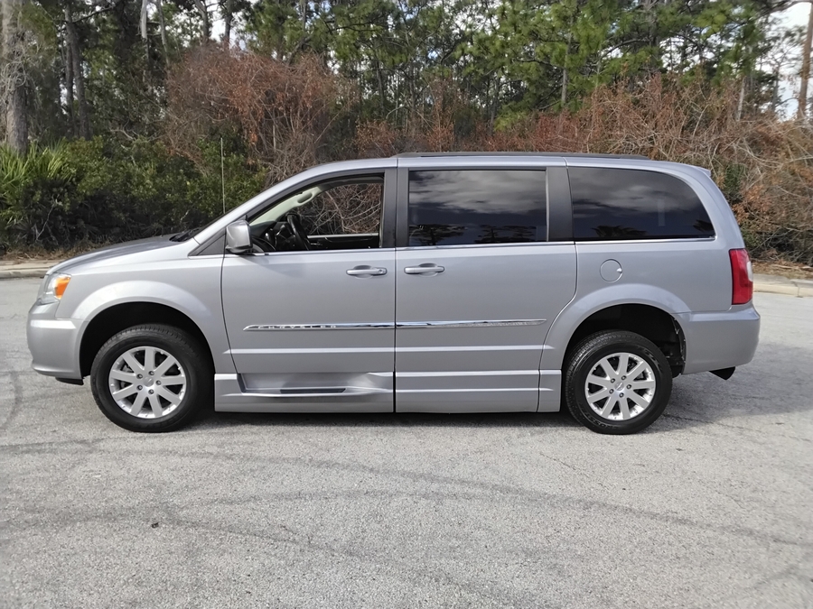 Silver Chrysler Town and Country image number 9