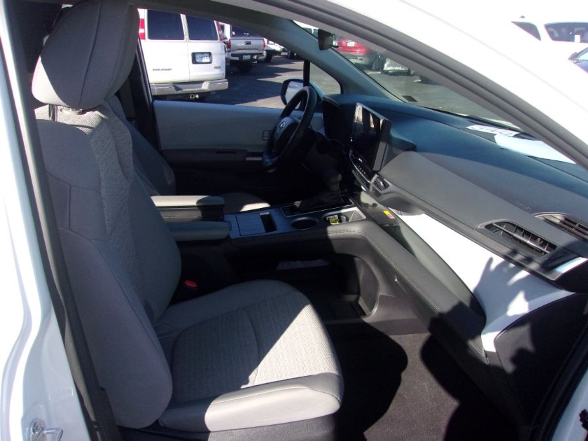 2025 TOYOTA SIENNA - Image 11
