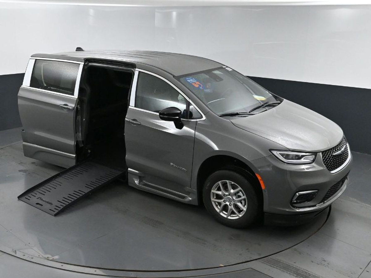 2025 CHRYSLER PACIFICA - Image 22