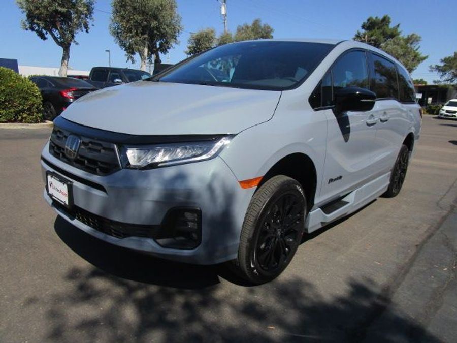 New 2025 Honda Odyssey Sport - BraunAbility Side Entry Entry In Floor Automatic Ramp