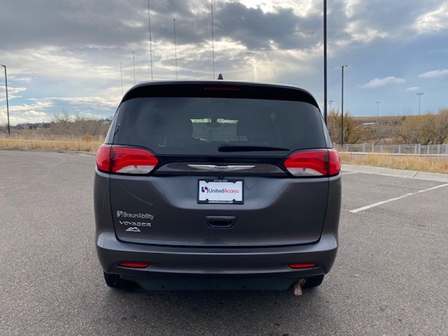 Used 2021 Chrysler Voyager LXi - BraunAbility Side Entry Entry Fold Out Automatic Ramp
