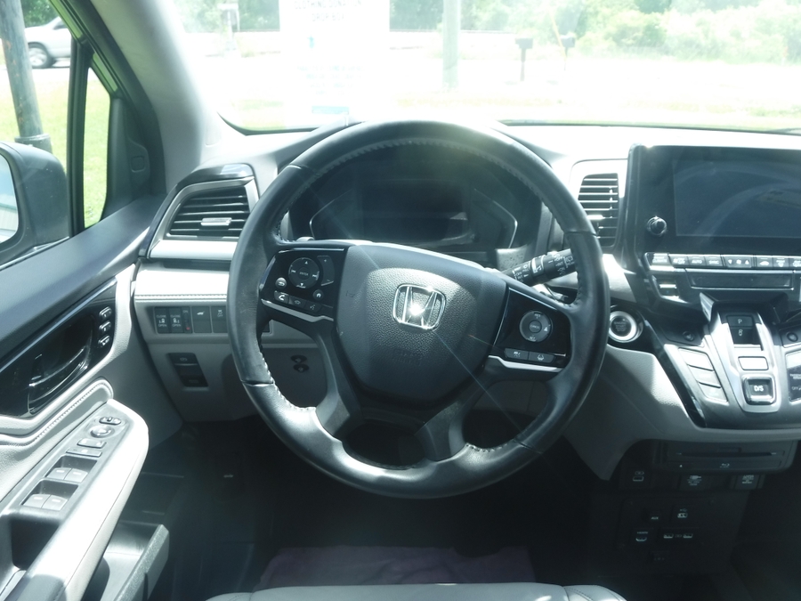 Grey Honda Odyssey image number 10