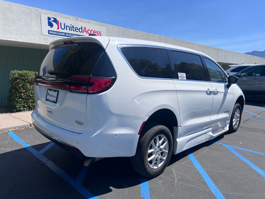Used 2025 Chrysler Pacifica Select Safety - BraunAbility Side Entry Fold Out Automatic Ramp