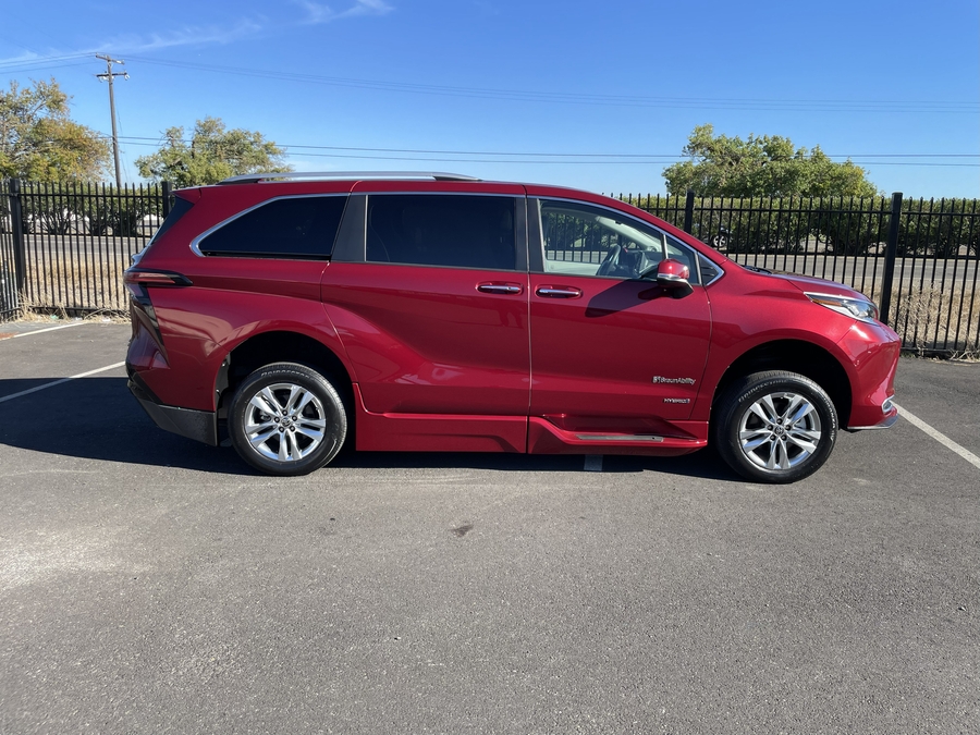 Used 2021 Toyota Sienna Hybrid Limited - BraunAbility Side Entry Entry Fold Out Automatic Ramp