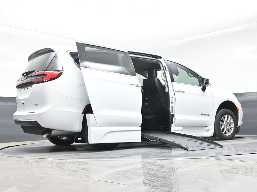 Used 2024 Chrysler Pacifica Touring L - BraunAbility Side Entry Entry Fold Out Automatic Ramp