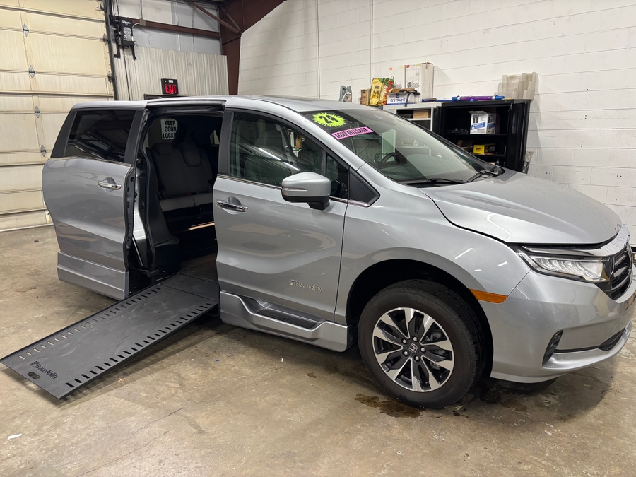 Used 2024 Honda Odyssey EX-L - BraunAbility Side Entry Entry In Floor Automatic Ramp