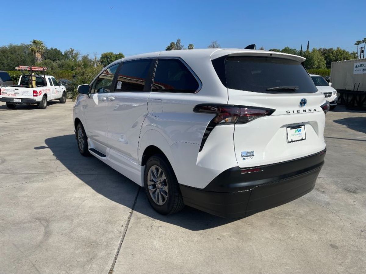 White Toyota Sienna image number 10