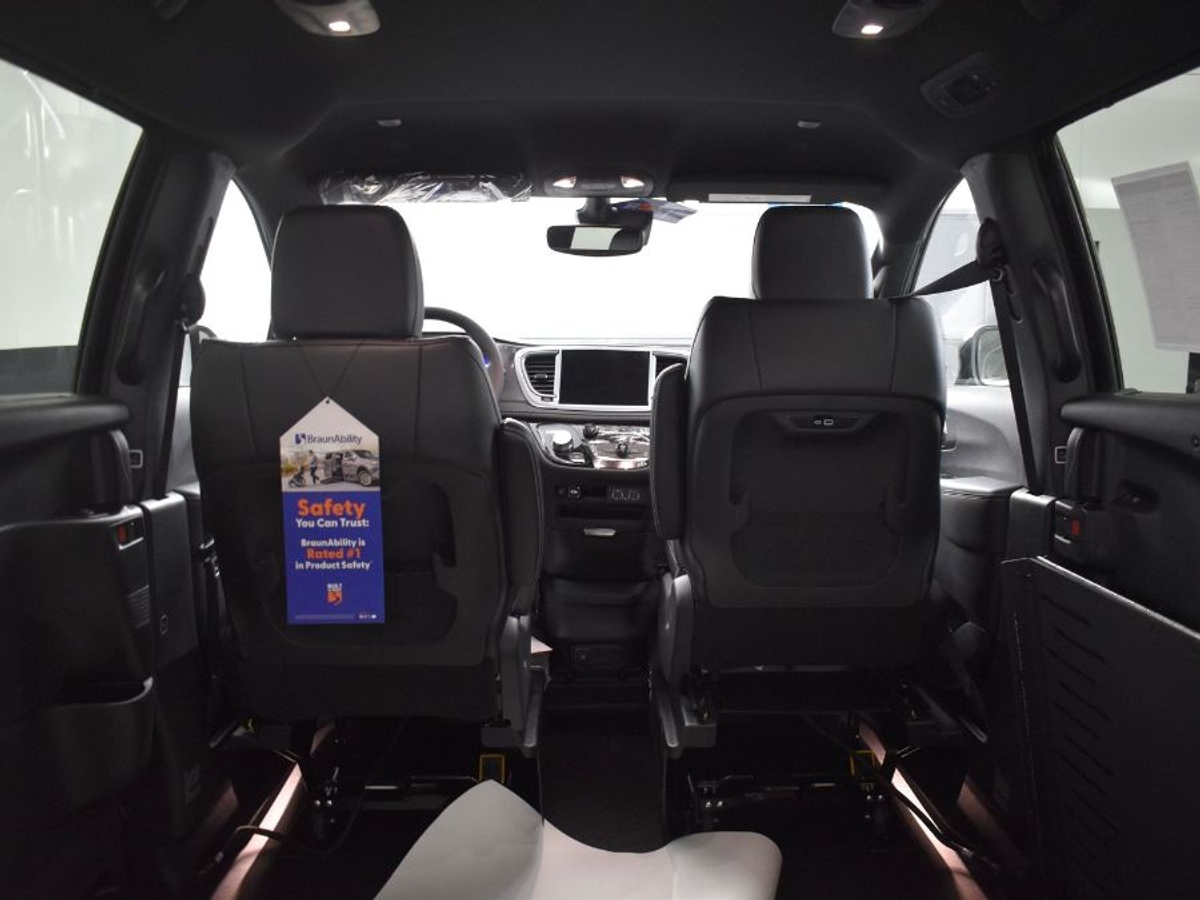 2025 CHRYSLER PACIFICA - Image 15