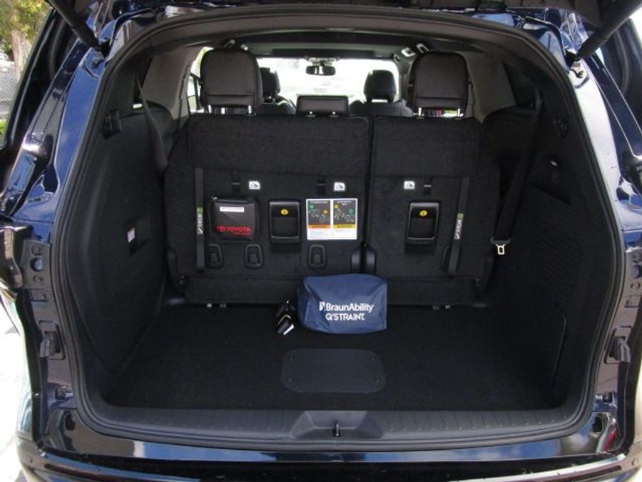 New 2025 Toyota Sienna Hybrid XSE Sport - BraunAbility Side Entry Entry Fold Out Automatic Ramp
