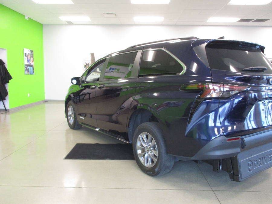 2024 TOYOTA SIENNA - Image 4