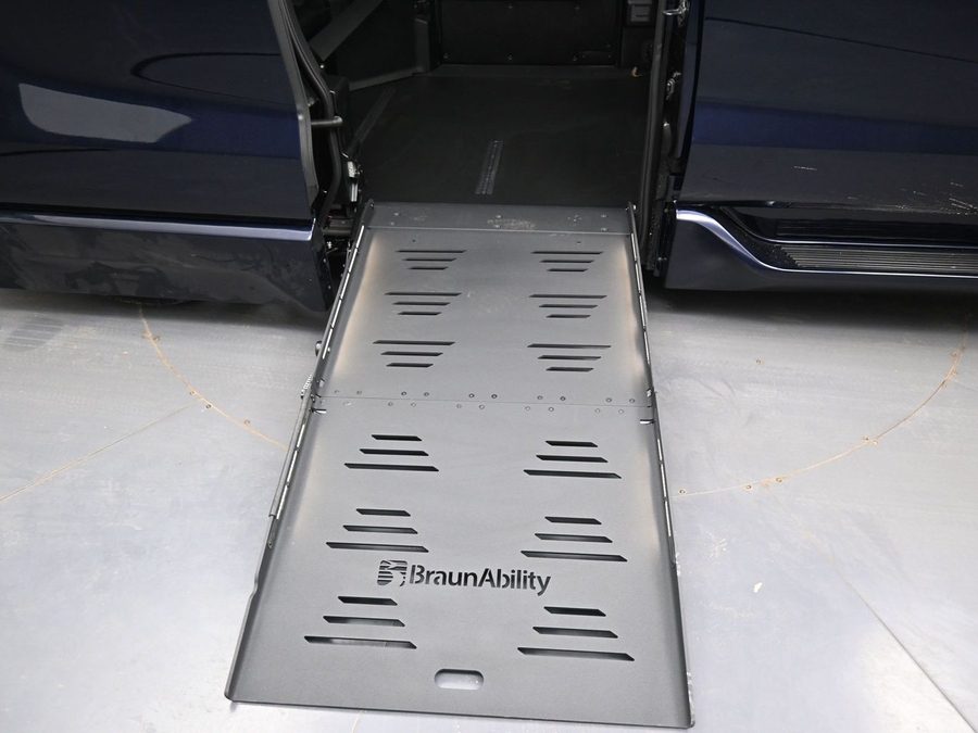 New 2026 Toyota Sienna Hybrid XSE Sport - BraunAbility Side Entry Entry Fold Out Automatic Ramp