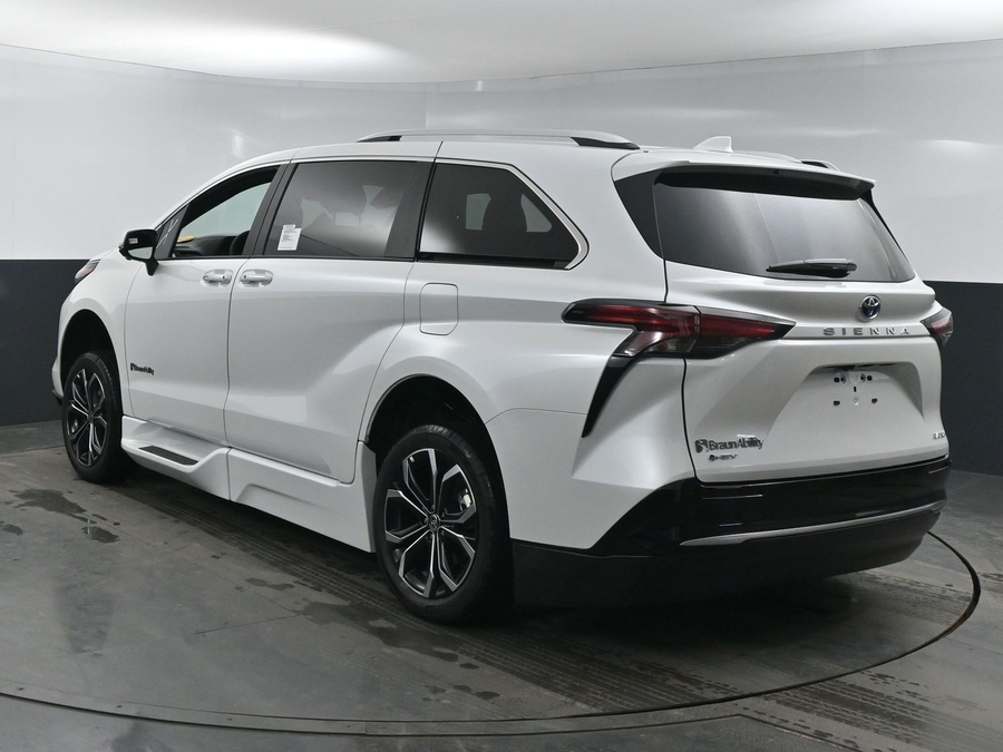 New 2025 Toyota Sienna Hybrid Platinum - BraunAbility Side Entry Entry In Floor Automatic Ramp