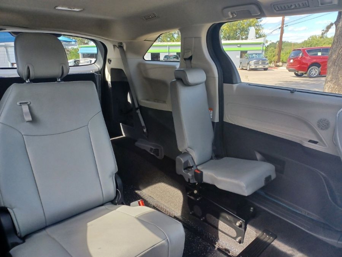 2024 TOYOTA SIENNA - Image 18