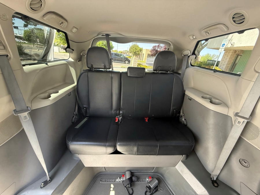 Used 2014 Toyota Sienna SE - VMI Side Entry Entry In Floor Automatic Ramp