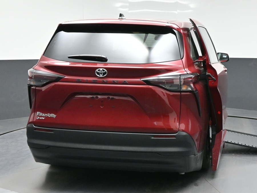 New 2026 Toyota Sienna Hybrid LE - BraunAbility Side Entry In Floor Automatic Ramp