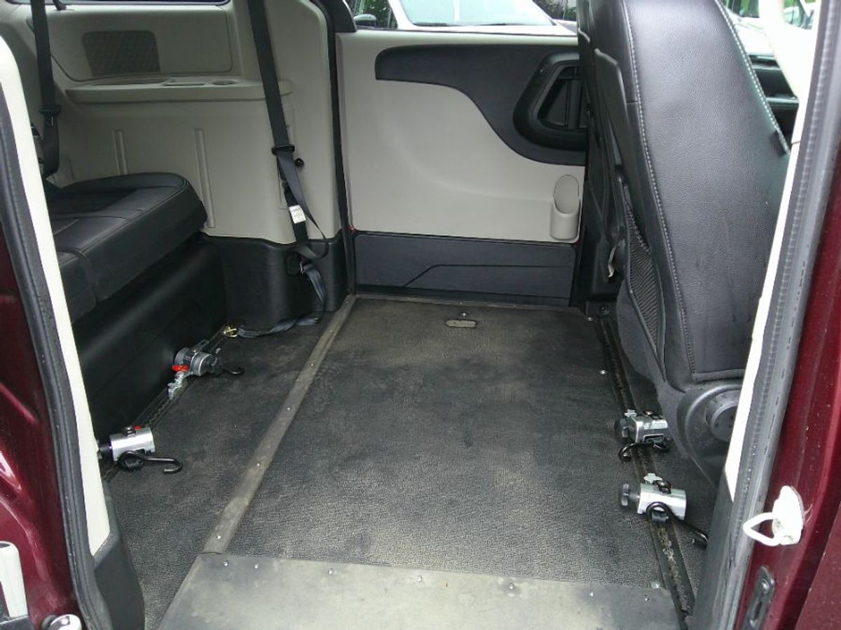 Red Dodge Grand Caravan image number 3