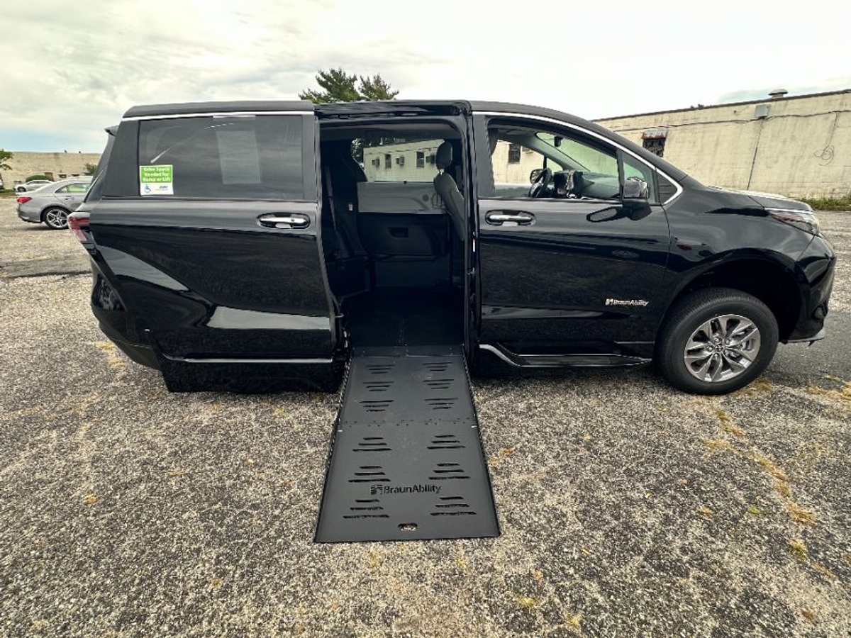 2025 TOYOTA SIENNA - Image 13