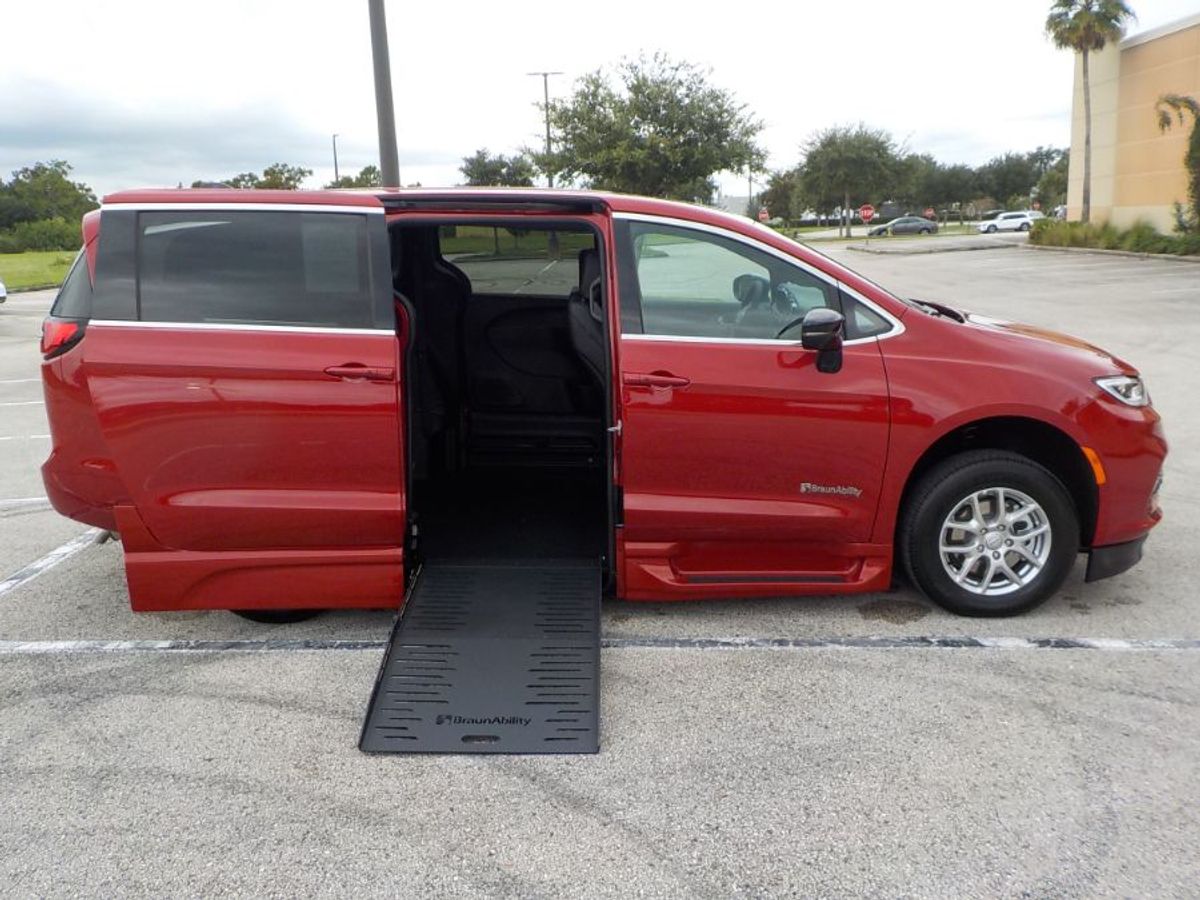 2025 CHRYSLER PACIFICA - Image 33