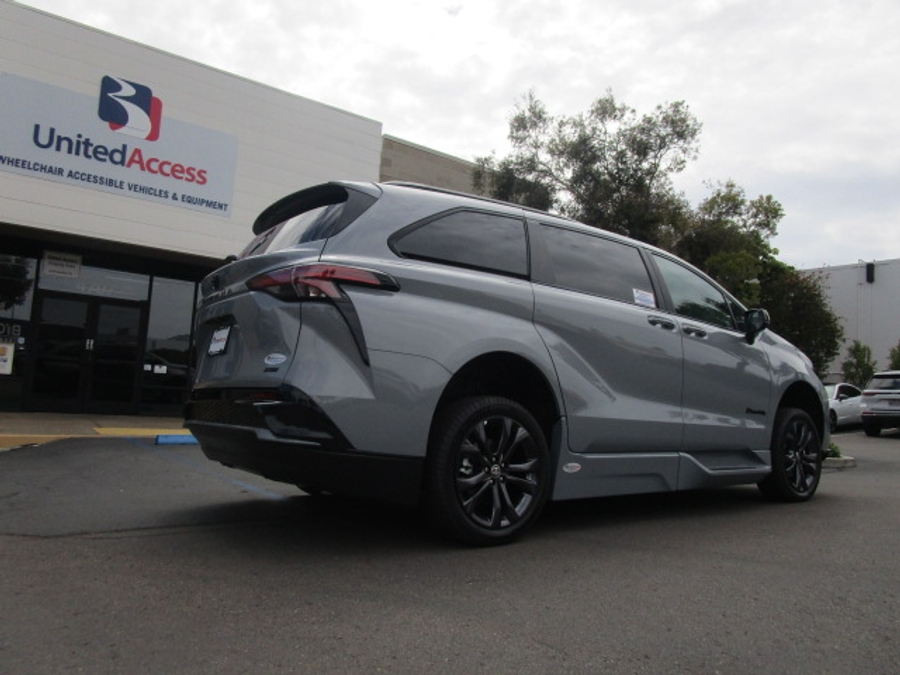 New 2026 Toyota Sienna Hybrid XSE Sport - BraunAbility Side Entry In Floor Automatic Ramp