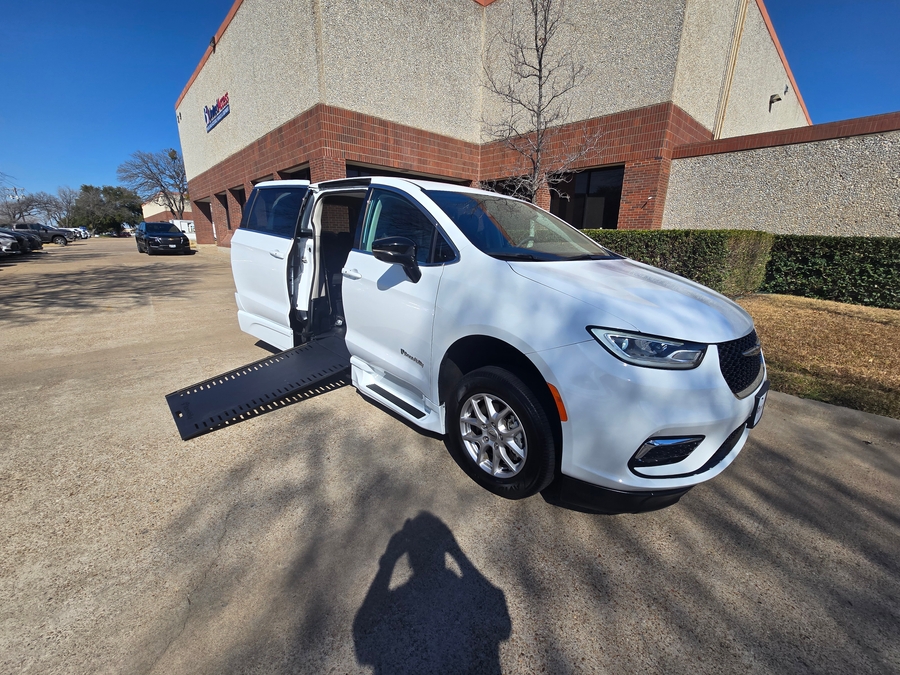 Used 2024 Chrysler Pacifica Touring L - BraunAbility Side Entry Entry In Floor Automatic Ramp