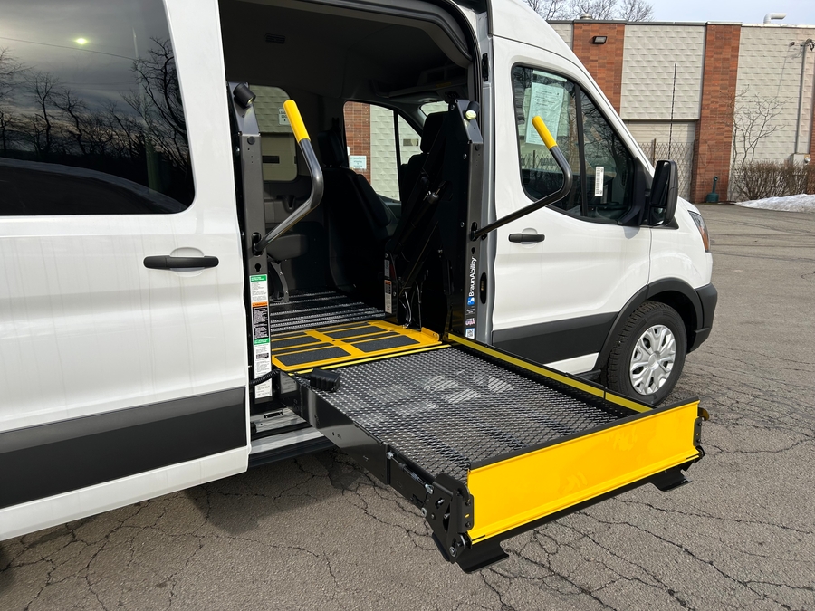 White Ford T350 image number 4