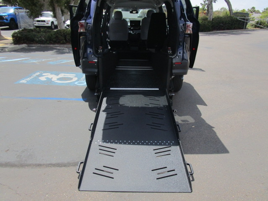 New 2026 Toyota Sienna Hybrid FWD LE - Vantage Mobility Commercial Rear Entry Entry Fold Out Manual Ramp