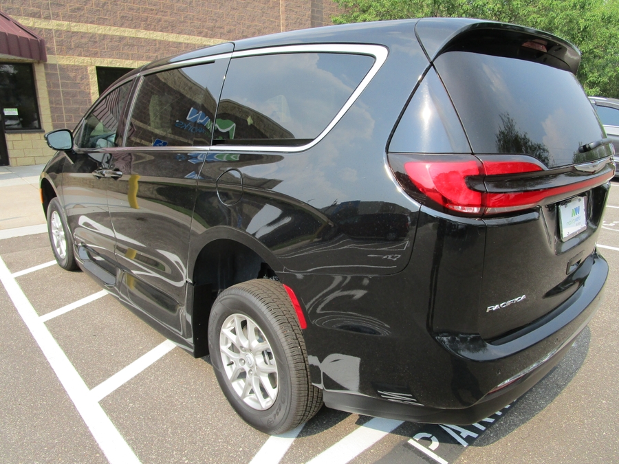 Black Chrysler Pacifica image number 6