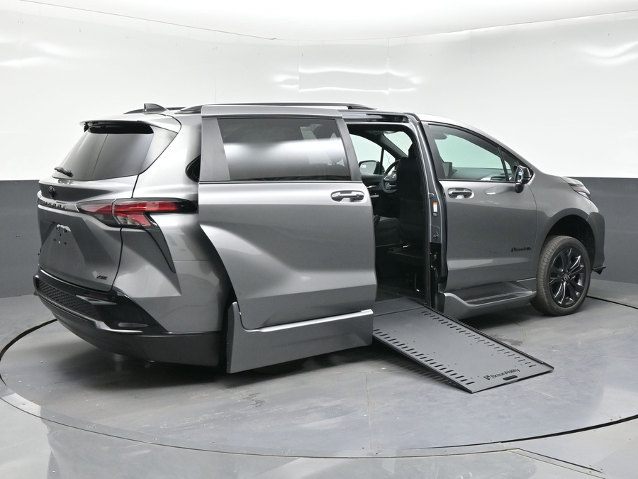 New 2026 Toyota Sienna Hybrid XSE Sport - BraunAbility Side Entry In Floor Automatic Ramp