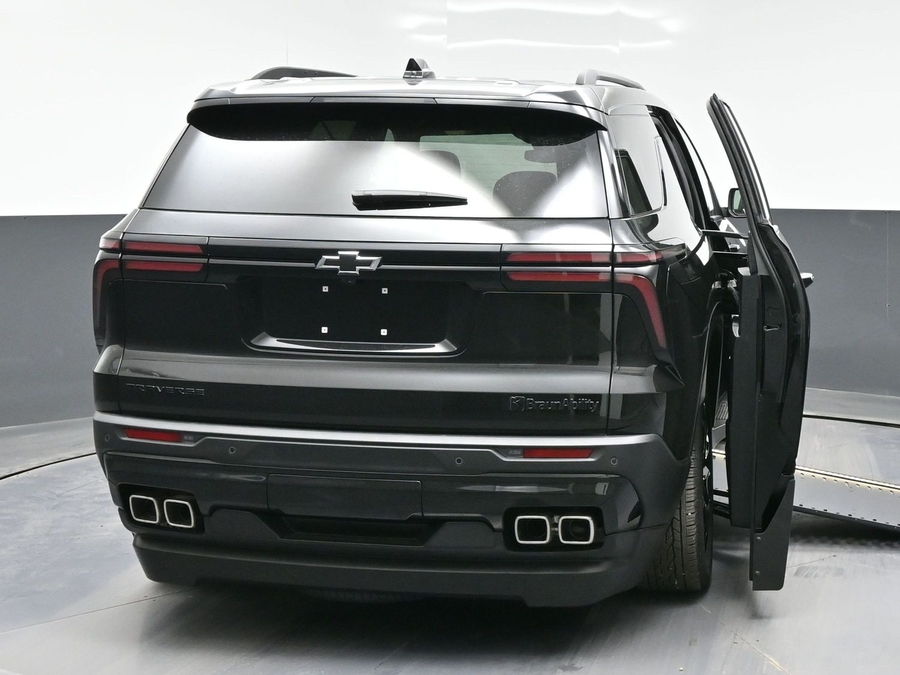 New 2025 Chevrolet Traverse 1LT Midnight - BraunAbility Side Entry Entry In Floor Automatic Ramp