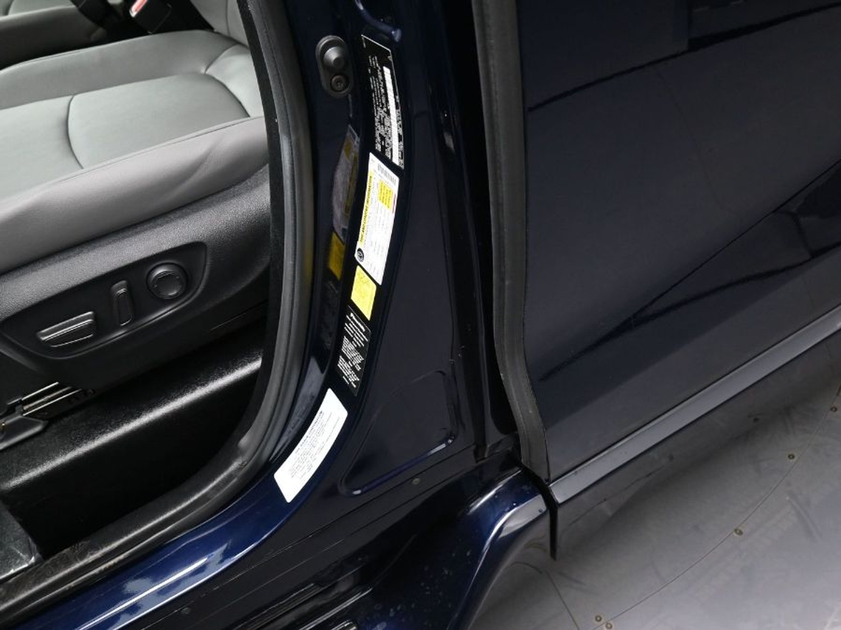 2025 TOYOTA SIENNA - Image 17