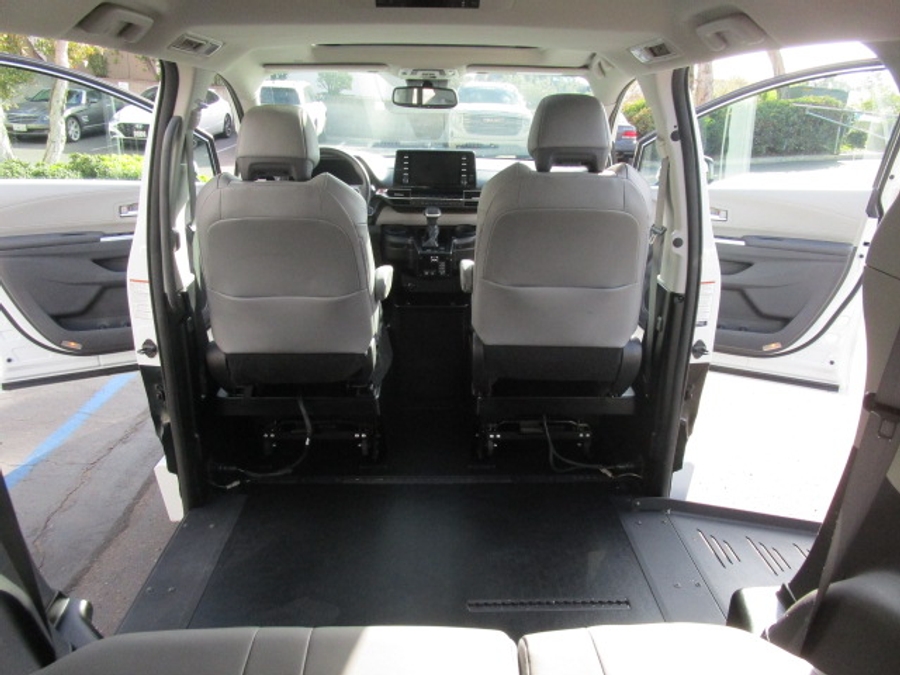 Used 2022 Toyota Sienna Hybrid XLE - BraunAbility Side Entry Entry Fold Out Automatic Ramp