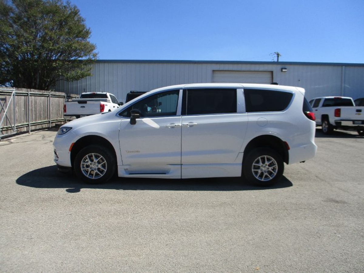 2025 CHRYSLER PACIFICA - Image 7