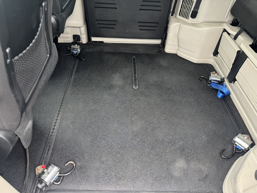 Blue Dodge Grand Caravan image number 2